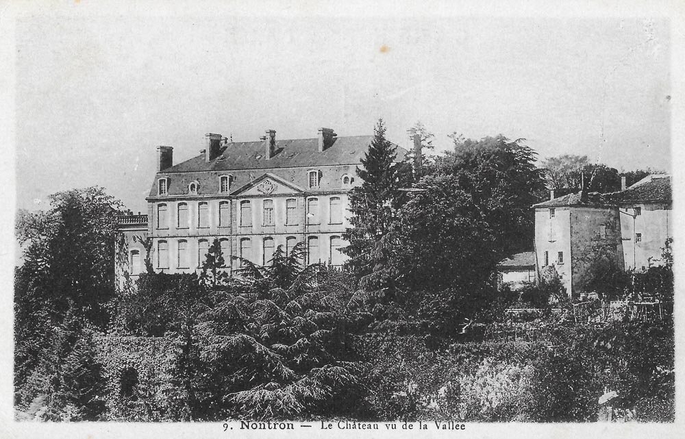 Château vu de la vallée