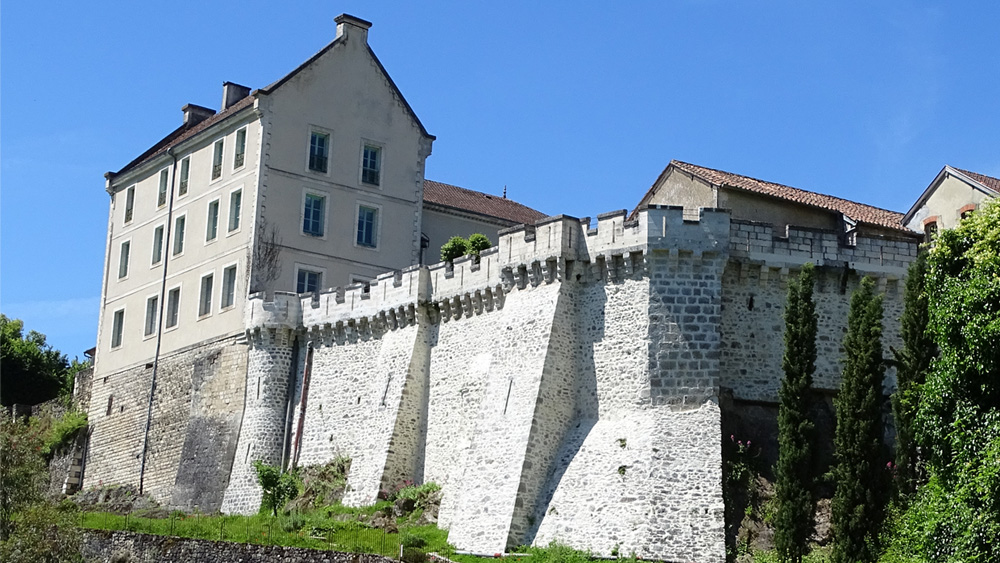 Les remparts de la place Paul-Bert côté Bandiat. Paul Bert